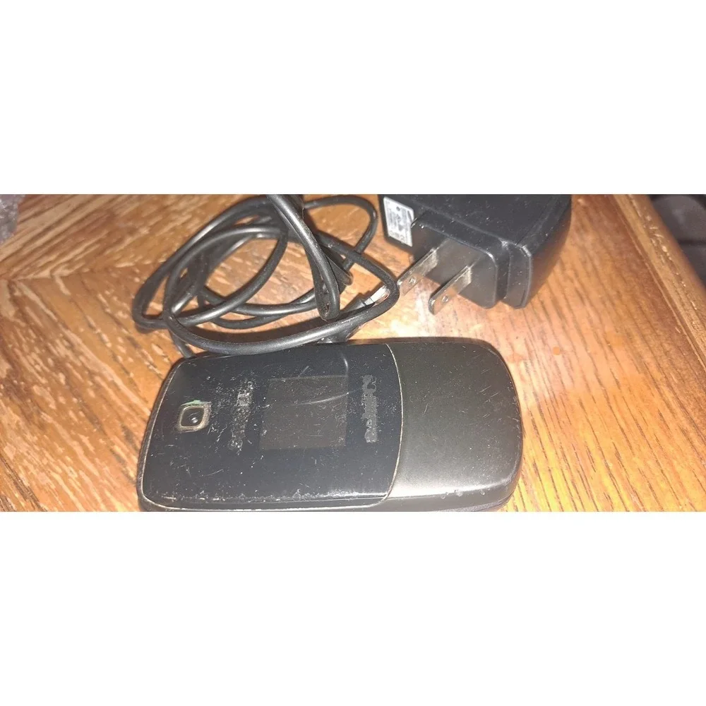 4- Vintage Cell Phones, Don't‎ Know If They Work
